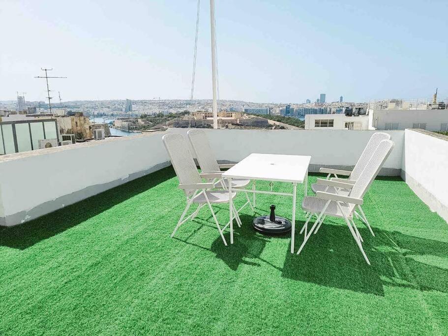 City Penthouse With Roof Terrace And Sea Views Valletta Exterior foto